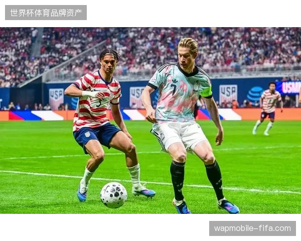 东道主美国队在最后的热身赛中表现起伏,波切蒂诺需要尽快解决球队面对强队时的防守稳定性问题 东道主美国队在最后的热身赛中表现起伏,波切蒂诺需要尽快解决球队面对强队时的防守稳定性问题